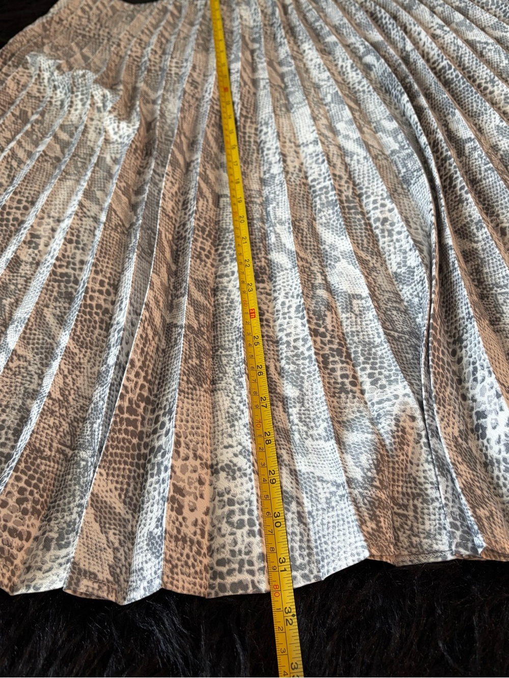 Time and Tru Pleated Snake-Print Midi Skirt in Black and Gray - Picture 5 of 6